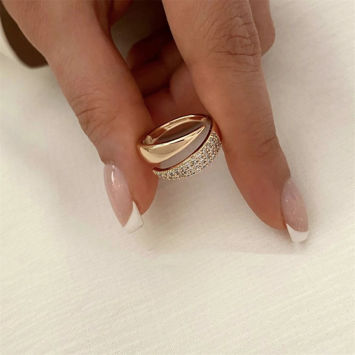 Celeste – Adjustable Zircon Copper Ring