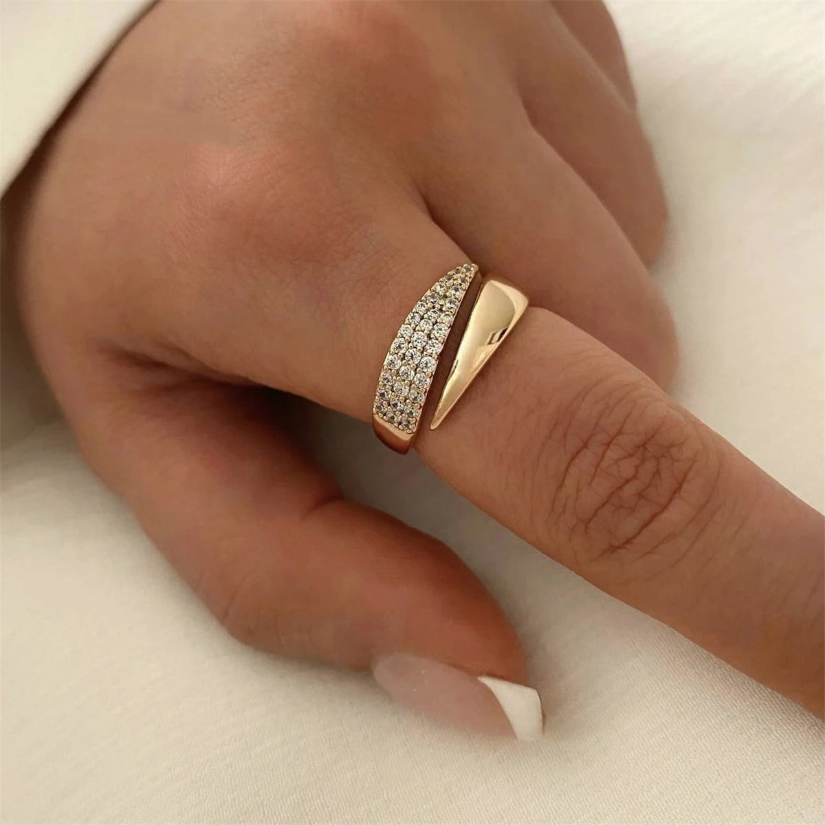 Celeste – Adjustable Zircon Copper Ring