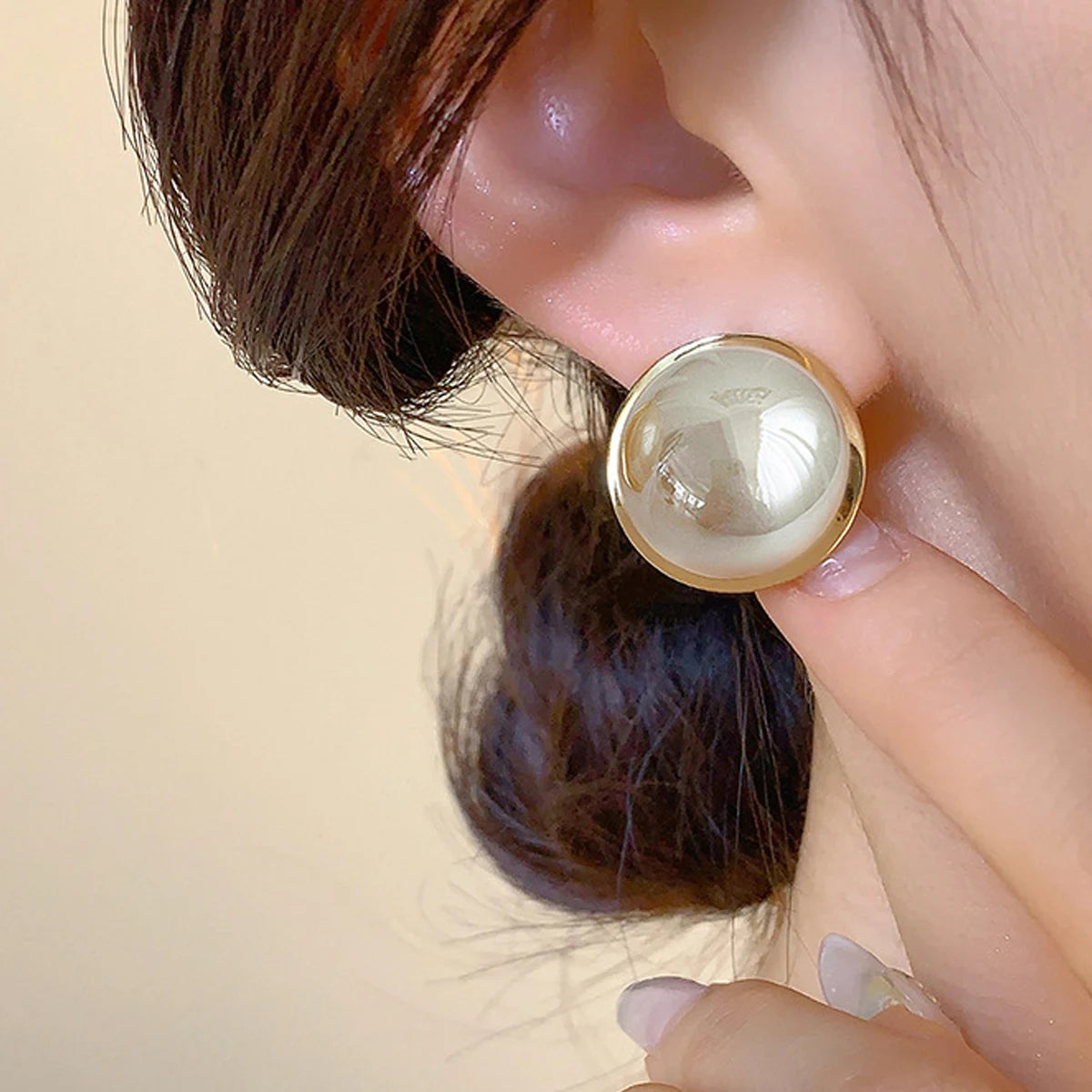 Luma – Golden Pearl Stud Earrings