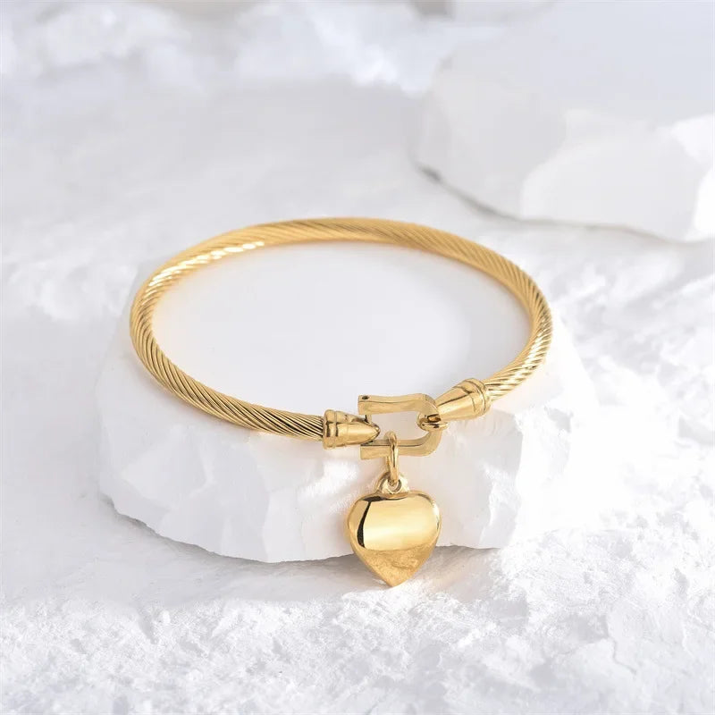 Amore – Gold Heart Pendant Bangle Bracelet