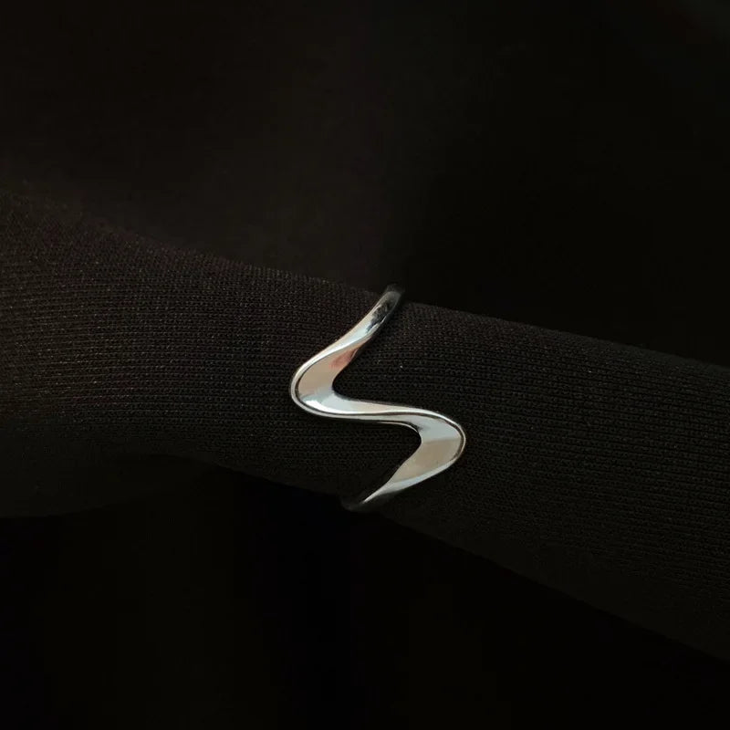 Vega – Geometric Wave Adjustable Ring