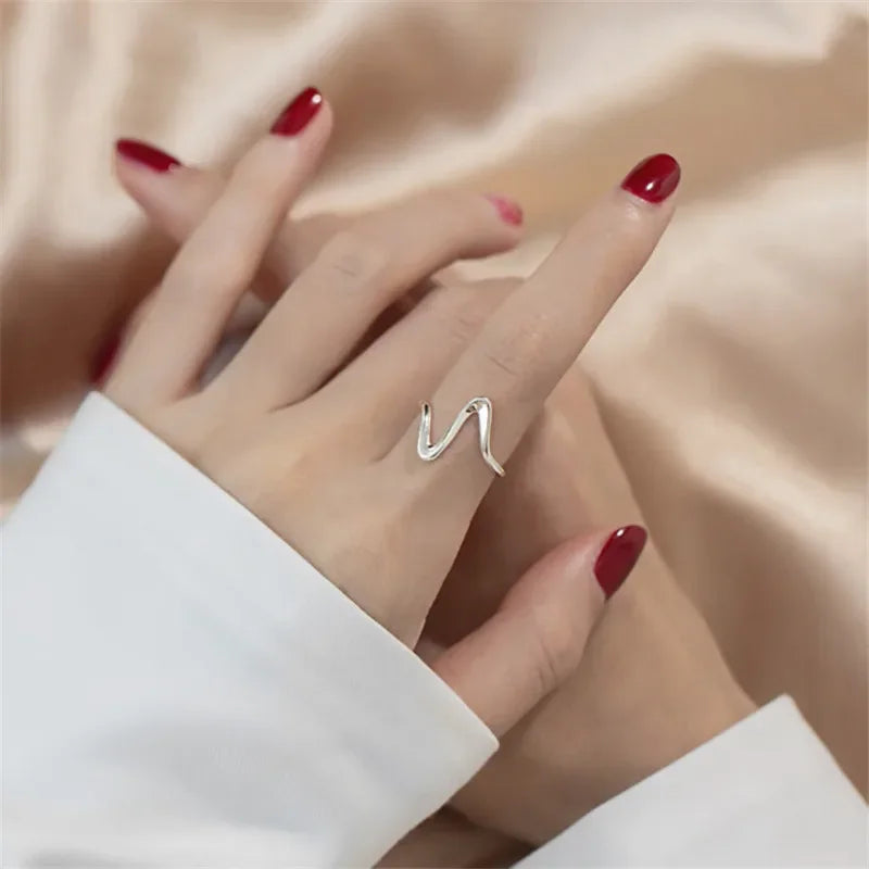 Vega – Geometric Wave Adjustable Ring