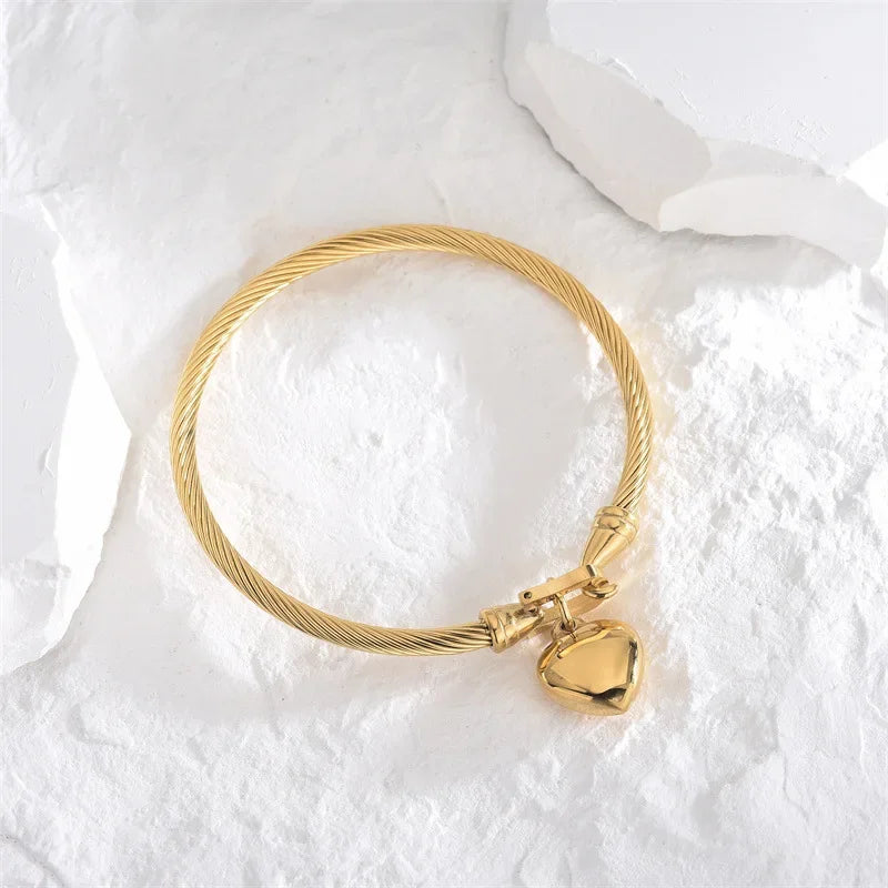 Amore – Gold Heart Pendant Bangle Bracelet