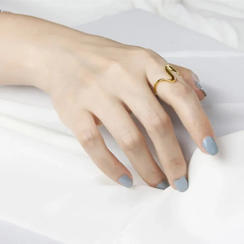 Vega – Geometric Wave Adjustable Ring