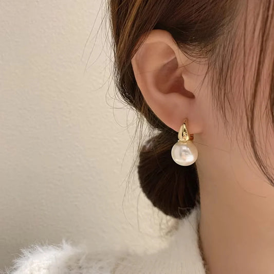 Pearl Elegance – Gold Hoop Earrings