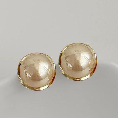 Luma – Golden Pearl Stud Earrings