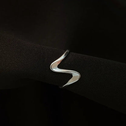 Vega – Geometric Wave Adjustable Ring