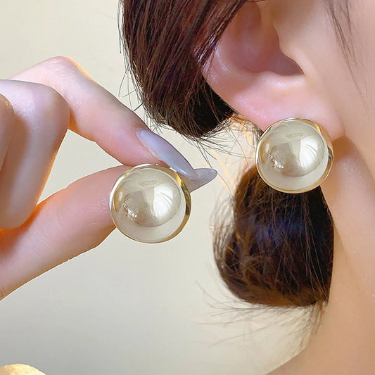 Luma – Golden Pearl Stud Earrings