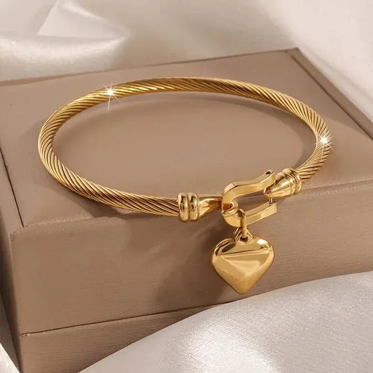 Amore – Gold Heart Pendant Bangle Bracelet